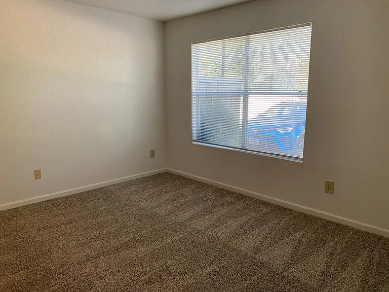 Emerald Cove Apartments — Photo 69