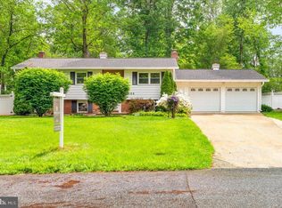 1203 Courtland Dr, Sykesville, MD 21784