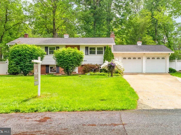 1203 Courtland Dr, Sykesville, MD 21784