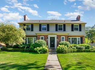 806 Harcourt Rd, Grosse Pointe Park, MI 48230