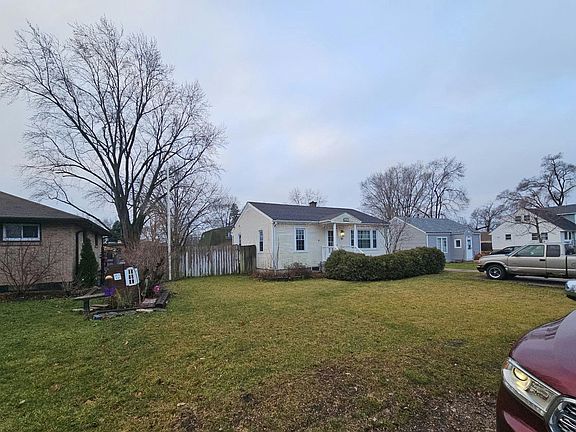 3rd image of 491 Crystal Ave
