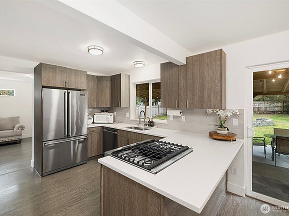 3rd image of 4421 Stikes Drive SE