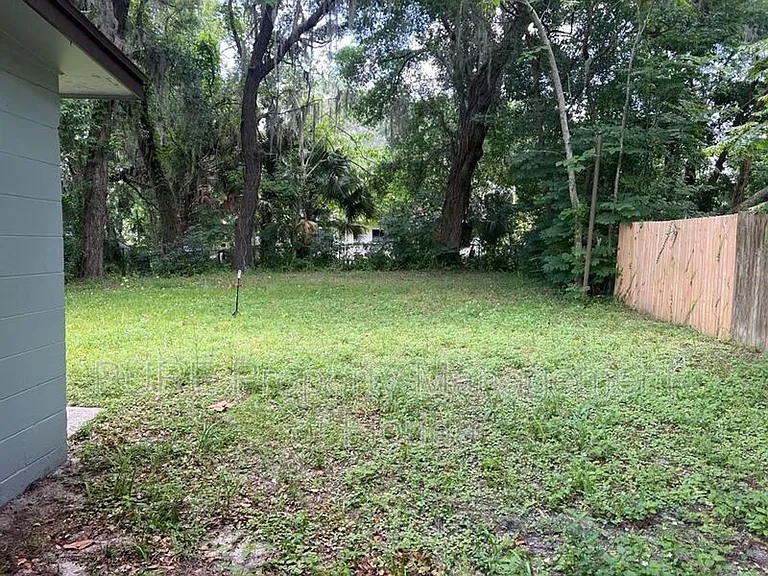 1135 NE 9th Ave — Photo 29