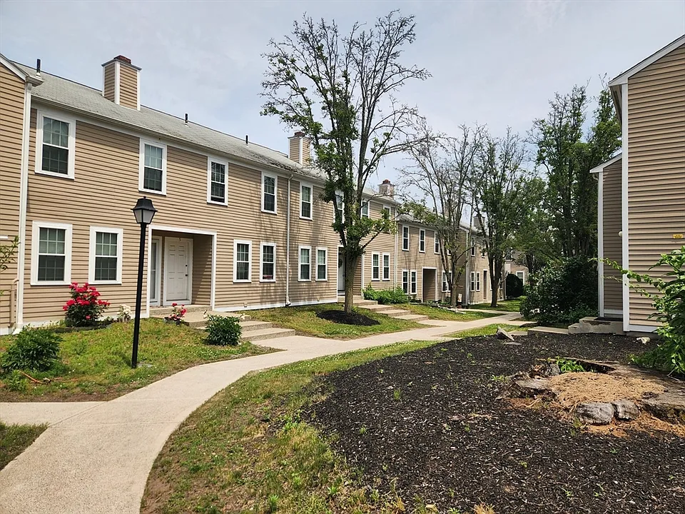 129 Lowell St #4