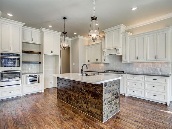 5th image of 8225 Sawgrass Ln