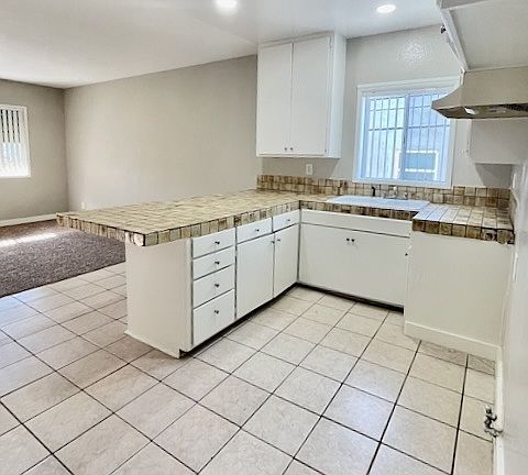 3rd image of 729 E 4th St APT 1