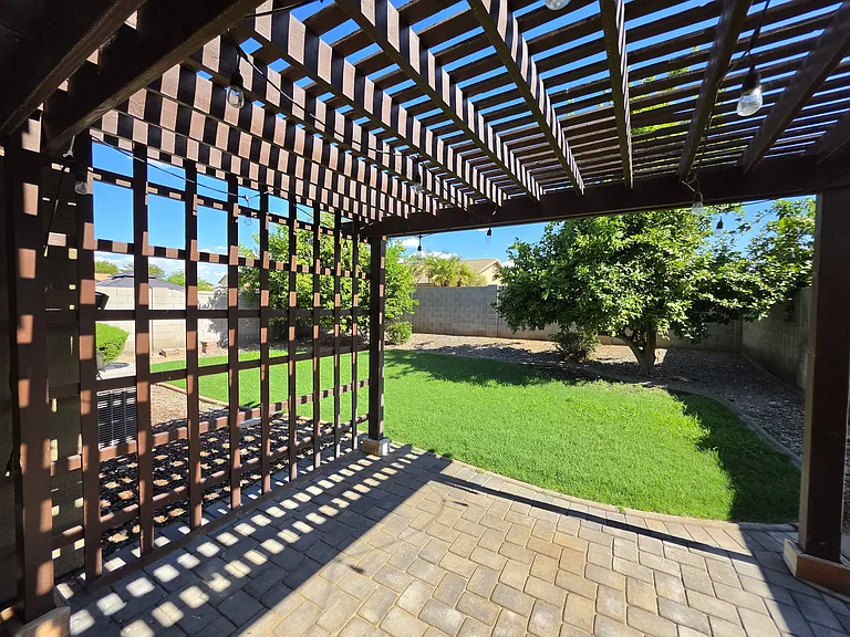 12513 W Adams St — Photo 8