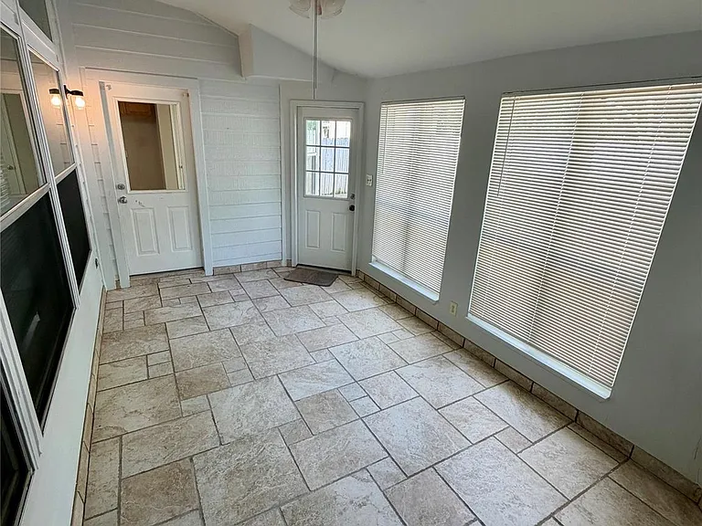 3715 Lindenfield Dr — Photo 37