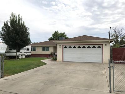 220 Balmoral Dr, Porterville, CA, 93257