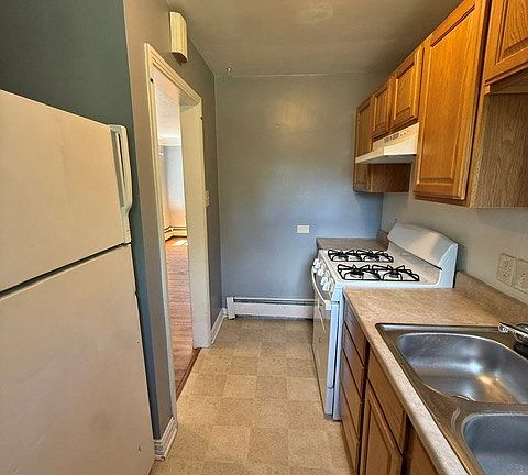 5th image of 1580 Xanthia St