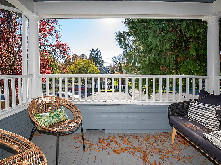 705 4th Ave SW #3 — Photo 8