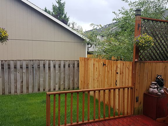 3rd image of 208 SE 169th Ave