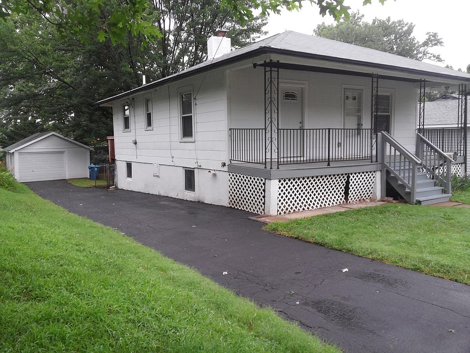 1st image of 2928 Endicott Ave