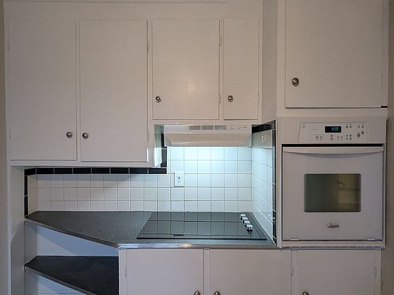 2nd image of 179 Eastmanville St #B