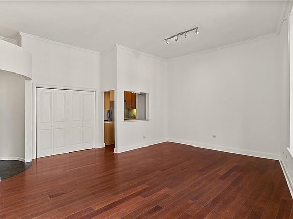 5th image of 330 Julia St APT 313