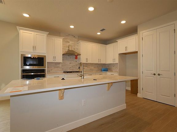 2nd image of 699 Pointe Emerson Blvd