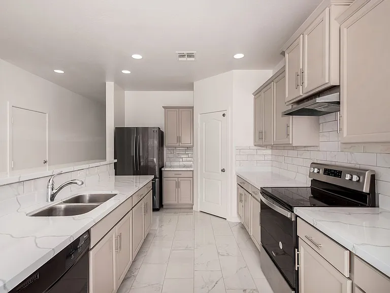 24409 W Sheraton Ln — Photo 13
