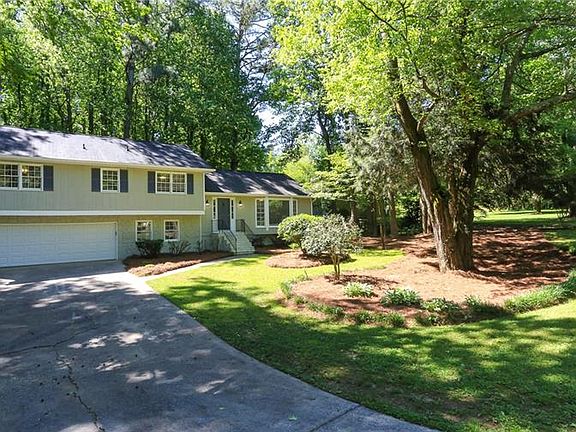 2nd image of 3320 Holliglen Dr