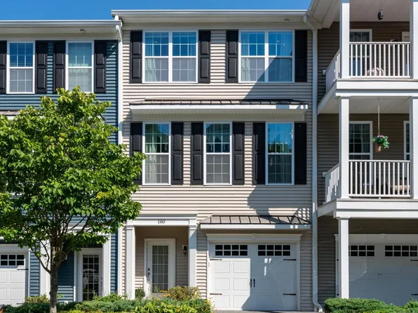 160 Warrington Round #160, Danbury, CT 06810