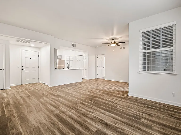 Sterling Oaks Luxury Apartments — Photo 66