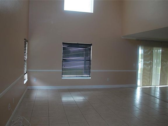 3rd image of 237 Owenshire Cir