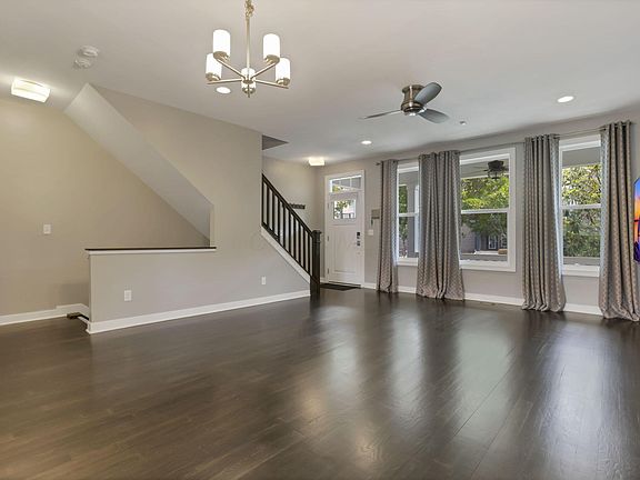 3rd image of 1299 N Grant Ave