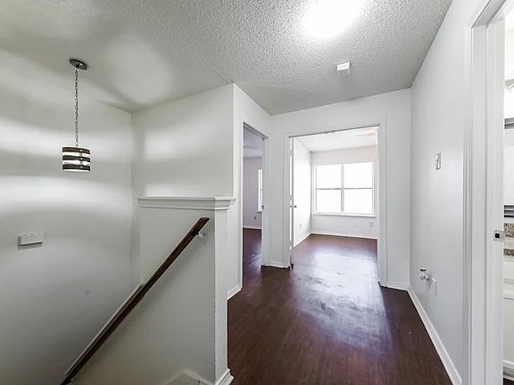 2nd image of 1619 Horizon St