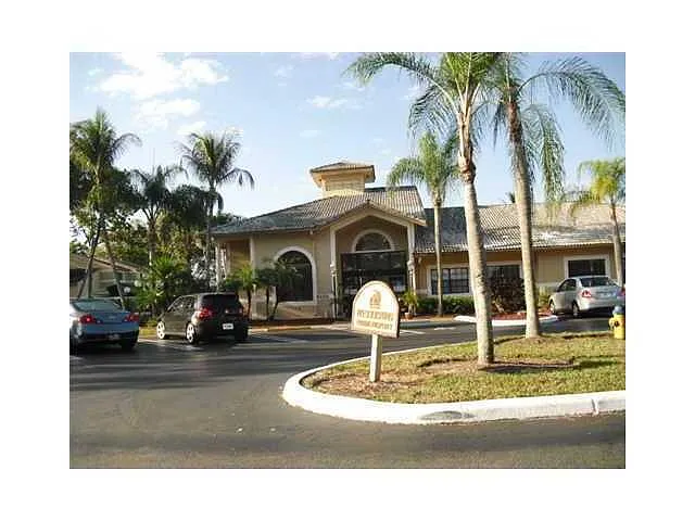 Building Photo - 417 Palm Cir E #417