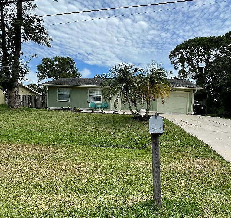 1st image of 407 SW Duval Avenue