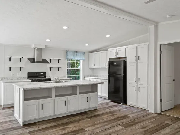 30 Highland Avenue, Mechanic Falls, ME 04256