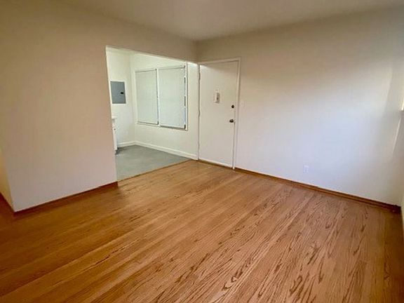 5th image of 3240 Vicente St #4