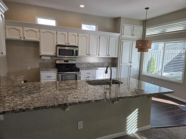 2428 Stefanie Dr — Photo 1