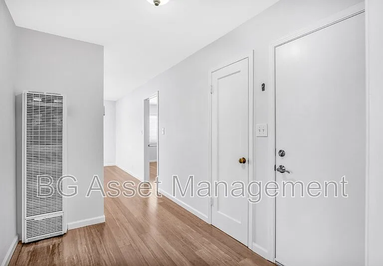 1919 Curtis St #10 — Photo 4
