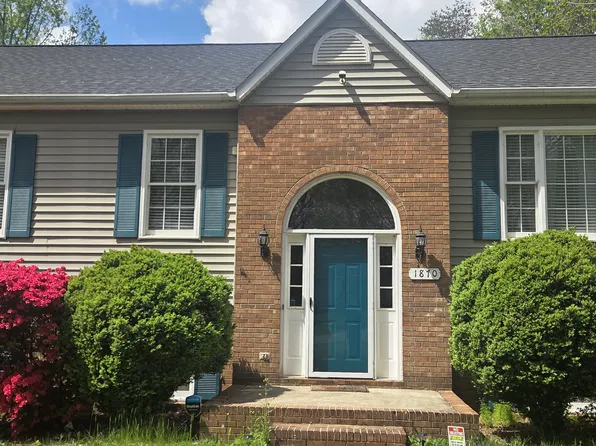 1870 Embark Dr, Kernersville, NC 27284