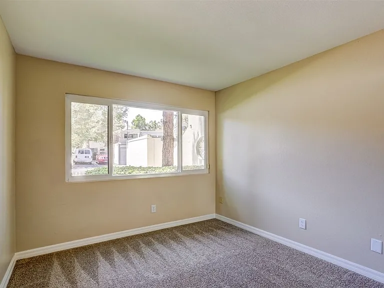387 N Melrose Dr #C — Photo 8