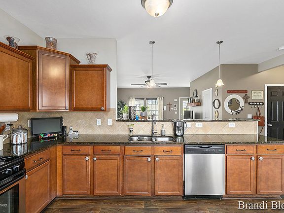 5th image of 1626 Wales Dr SE