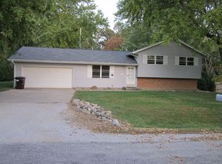 706 Western Hills Dr, Mahomet, IL 61853