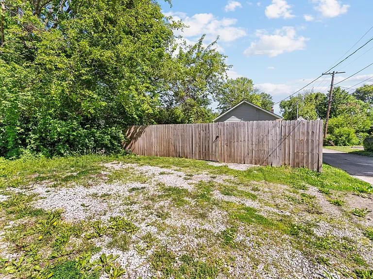 415 Bernard Ave — Photo 24