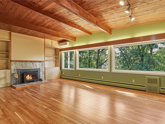 5th image of 30 Hillcrest Dr