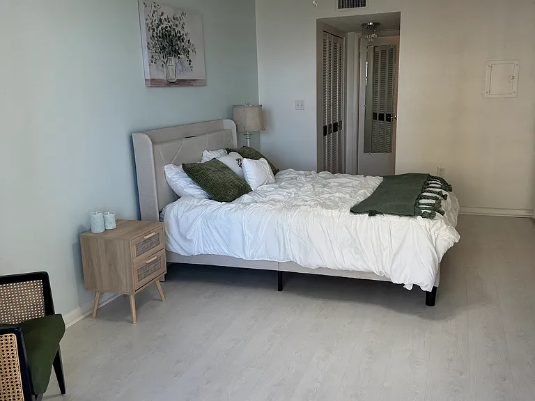 4550 Cove Cir #507 — Photo 17