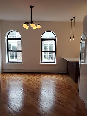 Sold by Tyler Vincent Real Estate Inc | media 23