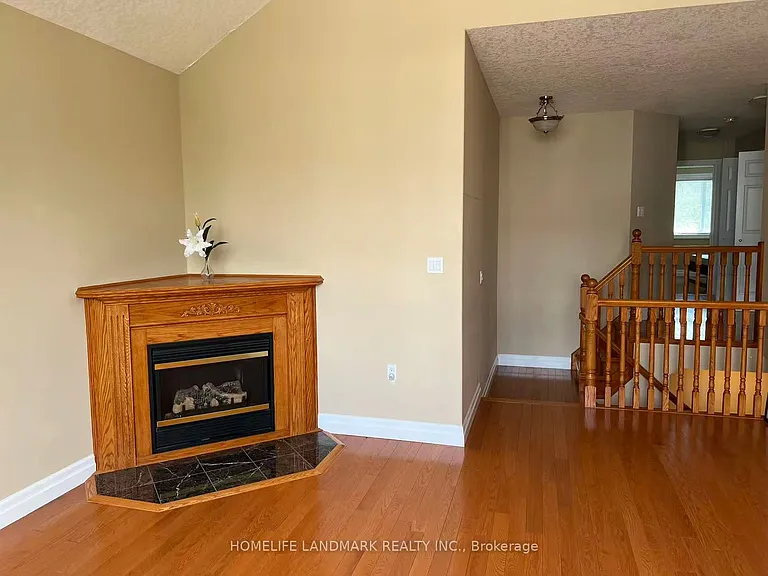 579 Violet St — Photo 6