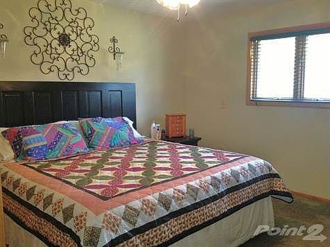 Master Bedroom w large closet