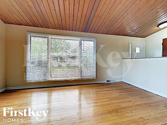 4th image of 20536 Greenwood Dr