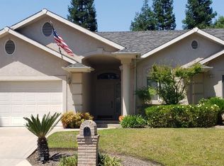 10115 N Heather Dr, Fresno, CA 93720