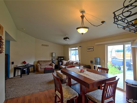3rd image of 4307 151st Pl NE