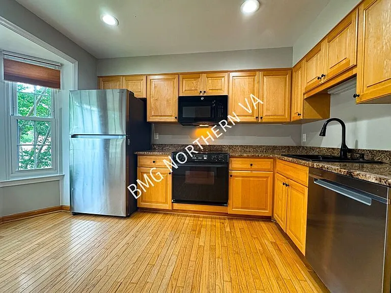 566 Windover Ave NW — Photo 9