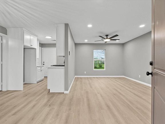 2nd image of 123 Lake Rd