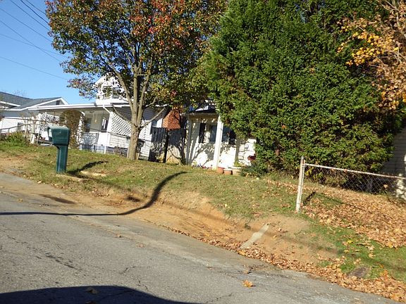 3rd image of 1637 Carolina Ave