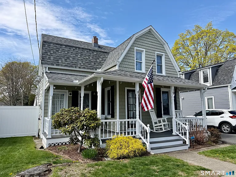 19 Willow St — Photo 1